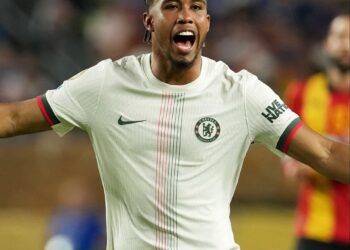 Andrey Santos estreia pelo Chelsea e proporciona uma assistência