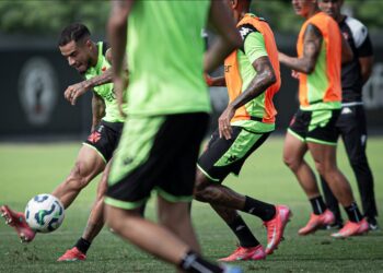 Vasco compartilha imagens do treino desta quarta-feira no CT Moacyr Barbosa; confira!