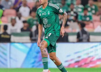 Vasco fez consultas sobre o volante Alexsander, que atuou pelo Fluminense e atualmente está no Al-Ahli.