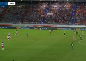 Cedido pelo Vasco, Figueiredo e Barros marcaram os gols que garantiram a vitória do América-MG