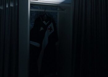 VASCO APRESENTA SUA NOVA CAMISA NEGRA