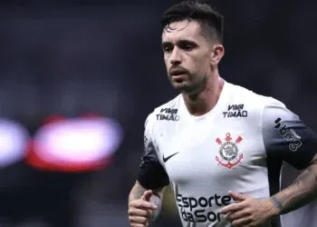 Vasco estaria acompanhando de perto a situação do meia Igor Coronado, do Corinthians.