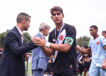 Fernando Diniz convocou 11 talentos da base nas últimas sessões de treino.