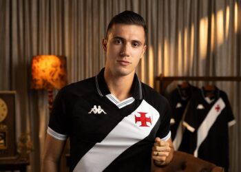 Lucas Piton compartilha cliques com a recém-chegada camisa preta do Vasco.
