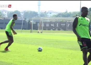 Movimento de Philippe Coutinho ultrapassa Nuno Moreira e Estrella em treino, e vídeo faz sucesso; veja!