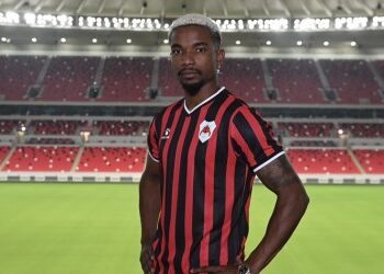 Vasco prossegue com Thiago Mendes enquanto discute duração do contrato para finalizar a negociação.