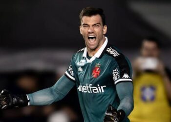 Vasco avança e inicia os preparativos para o anúncio da renovação do goleiro Léo Jardim.