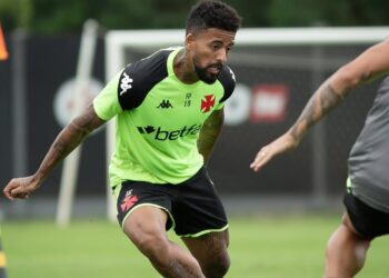 Vasco compartilha imagens do treinamento de terça-feira no CT Moacyr Barbosa; confira