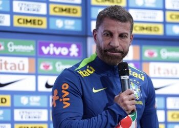 Pedrinho: ‘Profissionalizar o futebol não implica transferir o controle do clube sem discernimento’