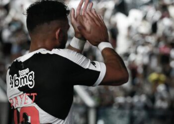 Payet compartilha mensagem de adeus