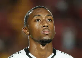 Além do Shabab Al-Ahli, outros clubes do Oriente Médio têm interesse em Luiz Gustavo.