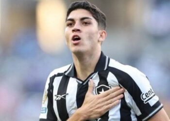 Futuro rival do Vasco na Série A, Botafogo se desfaz do defensor Jair, negociado com equipe inglesa.