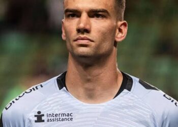 Léo Jardim estende contrato com o Vasco até 2029 e terá um dos cinco maiores vencimentos do time.