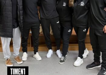 Filmagem noturna de Léo Jardim no campo de São Januário integra campanha publicitária de marca de luvas para goleiros.