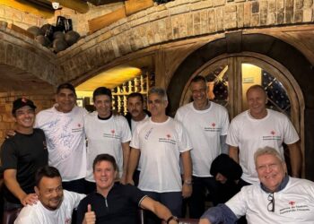 Ídolos do Vasco se encontram e enviam força a Geovani