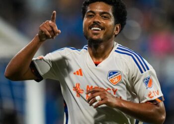 Palmeiras manifesta interesse nos jovens talentos vascaínos Evander e Gabriel Pec.