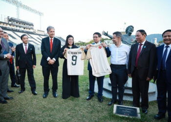 Chefe de Governo do Vietnã leva sua visita a São Januário e enaltece a trajetória do Vasco