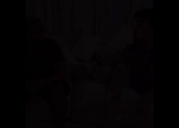 Imagens revelam o volante vascaino Thiago Mendes em confrontos frente a Mbappé.