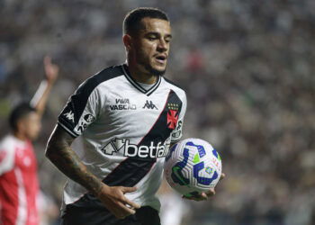 Rodney Gonçalves, treinador de base do Vasco, exalta a habilidade do camisa 10 Philippe Coutinho.