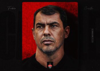 Fábio Carille, ex-treinador do Vasco, fecha contrato com o Vitória