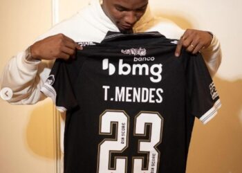 Thiago Mendes finaliza testes, mas não será incluído na lista do Vasco para os jogos fora do Rio.