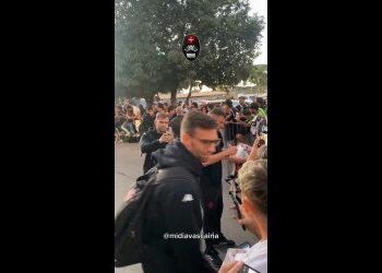 Léo Jardim e Estrella recebem fãs em Brasília; confira o vídeo.