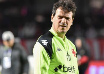 Fernando Diniz acumula 9 vitórias, 2 empates e 2 derrotas em 13 confrontos com o Botafogo.