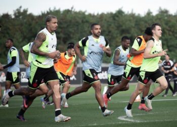 David e Estrella têm potencial para suprir necessidades no time do Vasco.