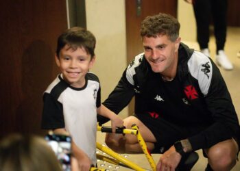 Membros do Vasco de Brasília se encontraram com o time; confira as imagens.