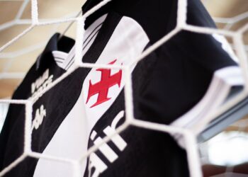 Vasco compartilha imagens dos detalhes de sua nova camiseta no Mané Garrincha.