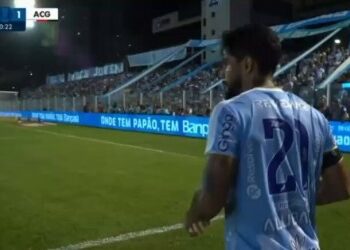 Antigo jogador do Vasco, Rossi balança as redes pelo Paysandu na Série B; confira o gol.