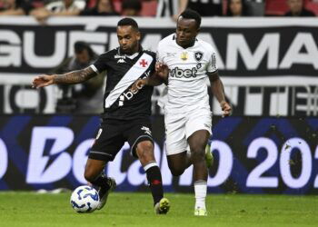 Alex Teixeira atinge 20 partidas sem marcar ou assistir no Vasco