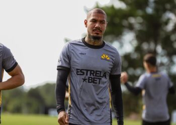 Zé Gabriel se despede do Criciúma três meses após sua saída do Vasco.