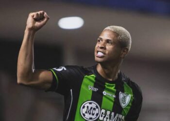 Cruzeiro teve duas ofertas rejeitadas pelo Vasco, mas continua firme na busca por Barros.