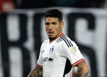 Cogitado pelo Vasco, defensor Alan Saldivia possui avaliação de 1,8 milhão de euros.