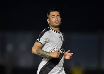 Vasco recebeu oferta por Jean David e aceitou, mas atleta não aceitou o salário; tratativas seguem em andamento.