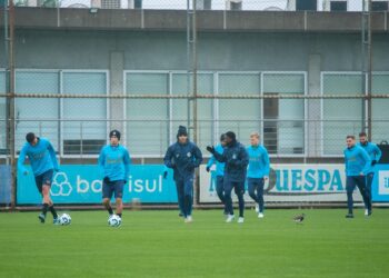 Monsalve e Amuzu ficaram de fora da viagem para o Rio de Janeiro; confira os convocados do Grêmio para a partida contra o Vasco.