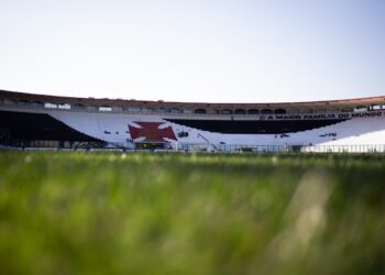 Vasco compartilha imagens de São Januário momentos antes do confronto com o Grêmio.