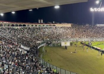 Torcedores entoam ‘time sem vergonha’ após Vasco 1 x 1 Grêmio