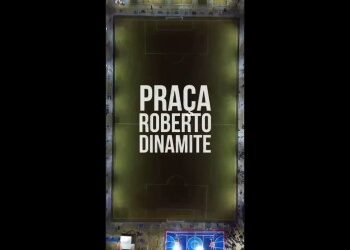 Rodrigo Dinamite fez um discurso na cerimônia de abertura da Praça Roberto Dinamite em Duque de Caxias; assista ao vídeo.