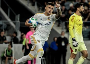 Gabriel Pec, cria do Vasco, alcança seu 27º gol vestindo a camisa do LA Galaxy