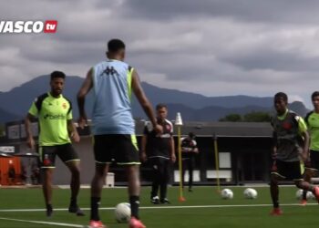 Neste domingo, Juninho e Bruno Lopes participam de treino com a equipe profissional.