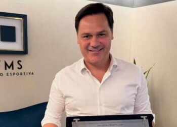 O atleta representado pelo agente de Adson que o Vasco buscou foi o lateral Mayke, do Palmeiras.