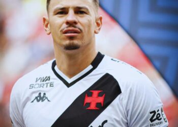 Hugo Moura se destaca como meio-campista com o melhor aproveitamento de passes no Brasileirão 2025.