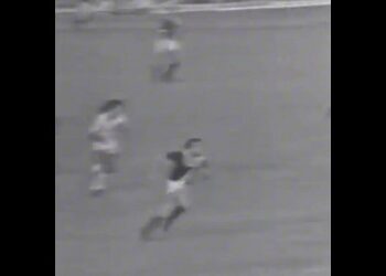 Há 51 anos, Vasco da Gama superava o Santos de Pelé no Campeonato Brasileiro; confira os gols.
