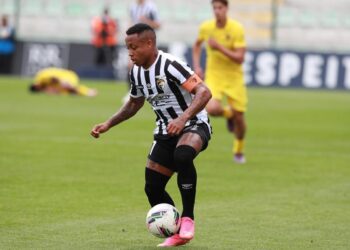 Paulo Vitor fecha acordo com o Karpaty, da Ucrânia, após alcançar recorde de gols pelo Portimonense, de Portugal.