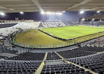 Confira a situação de São Januário pouco mais de uma hora antes do confronto entre Vasco e Del Valle; cerca de 7 mil bilhetes foram comercializados.