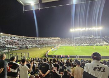 São Januário teve a presença de 9.476 fãs para o duelo entre Vasco e Independiente del Valle.