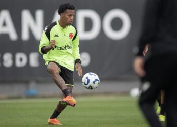 Vasco compartilha imagens do treino realizado nesta quinta-feira no CT Moacyr Barbosa; confira!