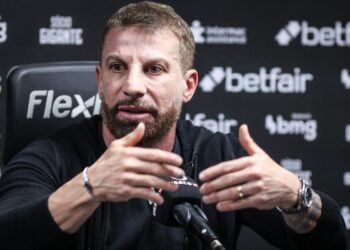 Pedrinho: ‘Se eu tiver total convicção de que a torcida me vê como o principal problema do Vasco, eu me retiro, me retiro imediatamente’